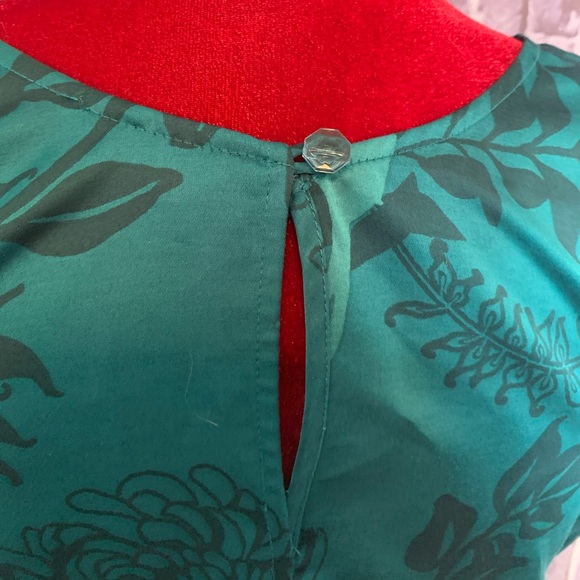 Teal Bird Print Sleeveless Satin Top - Picture 3 of 5